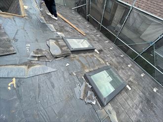 屋根部分葺き替え工事にてスレート撤去